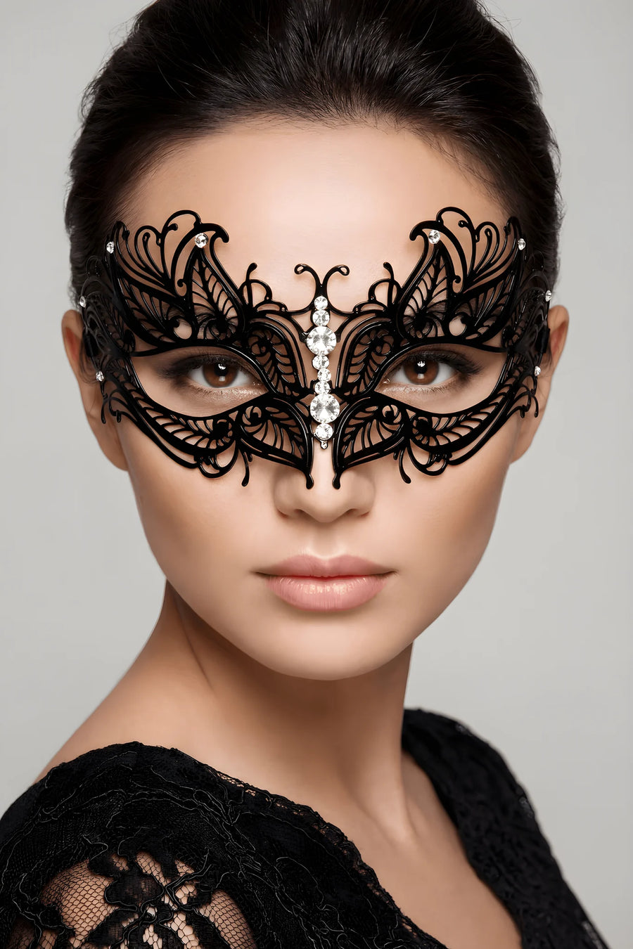 masque-vnitien-greta-rigide-noir-avec-strass | Voyage Sensuel