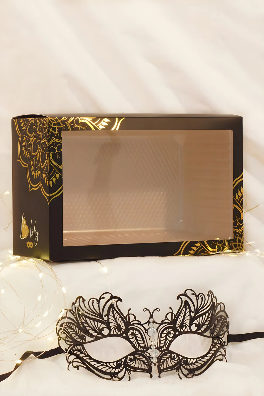 masque-vnitien-greta-rigide-noir-avec-strass | Voyage Sensuel