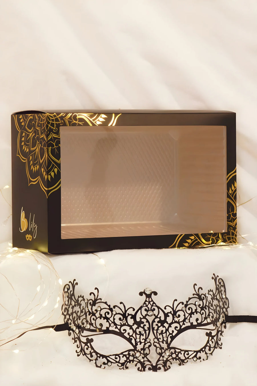 masque-vnitien-chiara-rigide-noir-avec-strass | Voyage Sensuel