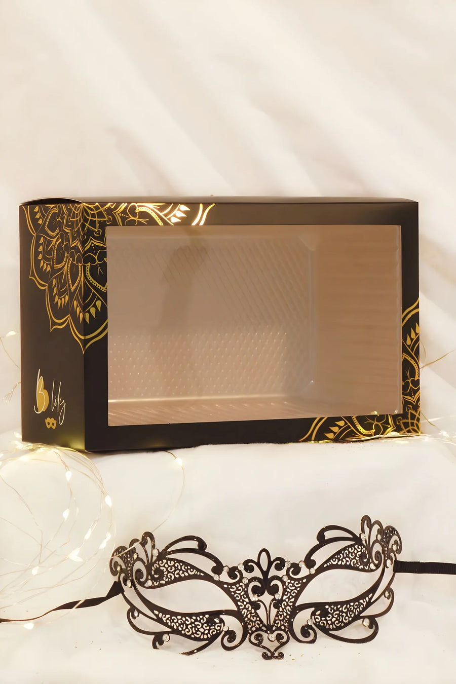 masque-vnitien-gaia-rigide-noir-avec-strass | Voyage Sensuel