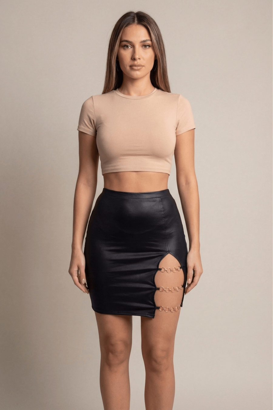 Jupe courte noire Elena fendue sur le côté – Be lily Mode | Voyage Sensuel