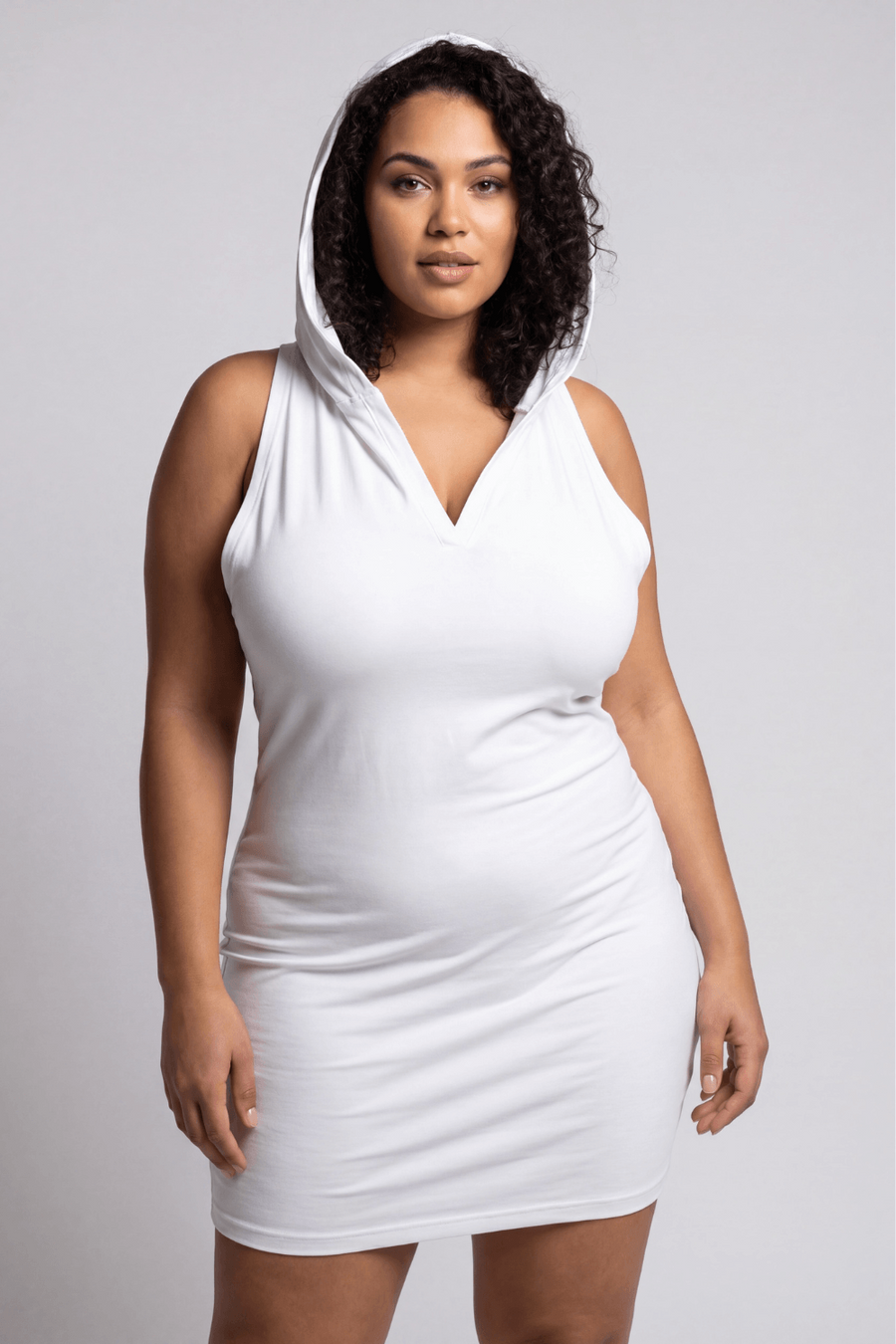 Robe blanche sensuelle avec capuche et bandeau poitrine Adriana – Be lily Mode | Voyage Sensuel