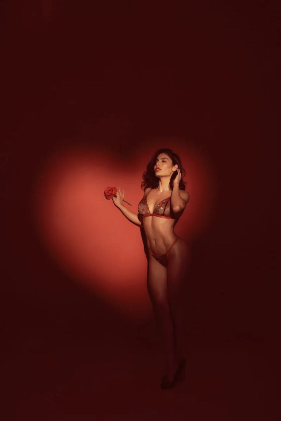 Ensemble lingerie 2 pièces noir et rouge à cœurs – Mapalé | Voyage Sensuel