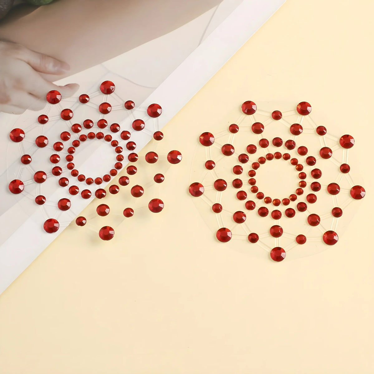 Paire de cache tétons adhésifs strass rouge