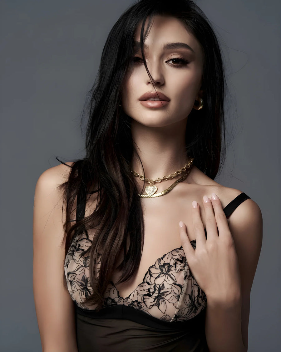 vila-blanes-nuisette-longue-noire | Voyage Sensuel