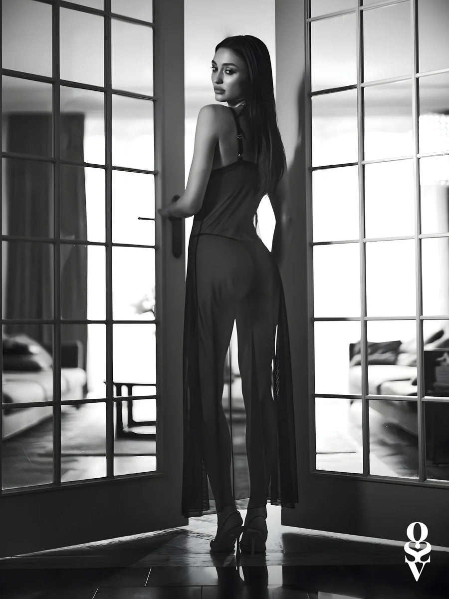 vila-blanes-nuisette-longue-noire | Voyage Sensuel
