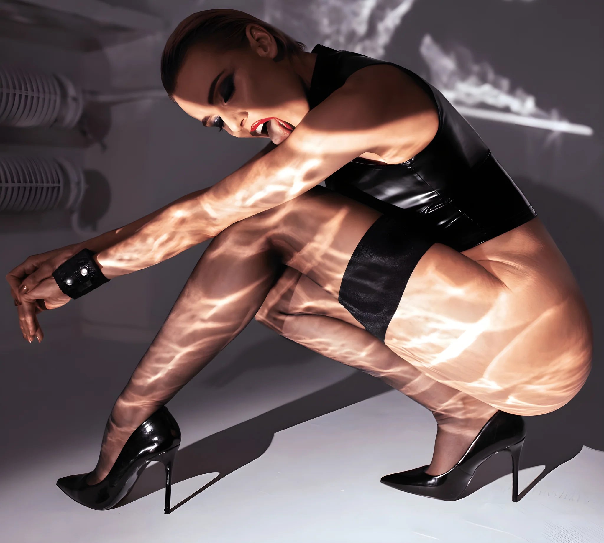 f324-glam-top-wetlook-avec-corset-en-vinyle