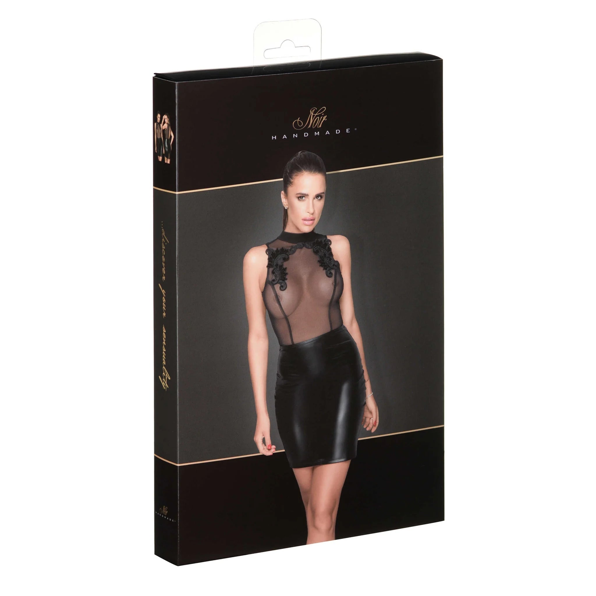 f222-robe-a-couper-le-souffle-avec-de-fines-broderies