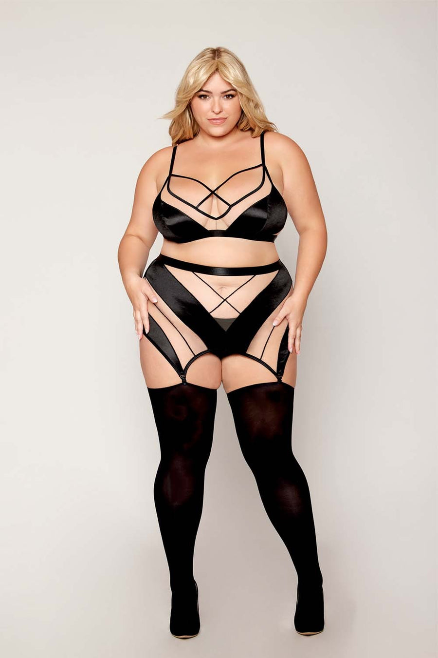 Ensemble grande taille avec Soutien-gorge, jupe porte-jarretelles, string – Dreamgirl | Voyage Sensuel