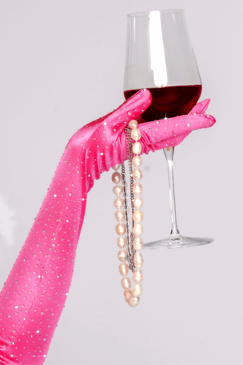 Une paire de gants satinés roses avec strass - Mapalé