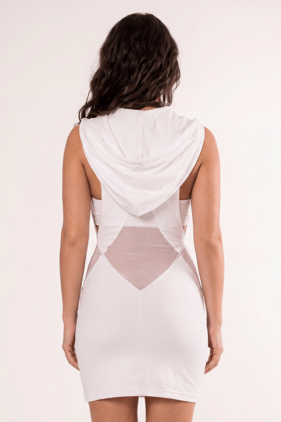 Robe blanche sensuelle avec capuche et bandeau poitrine Adriana – Be lily Mode | Voyage Sensuel