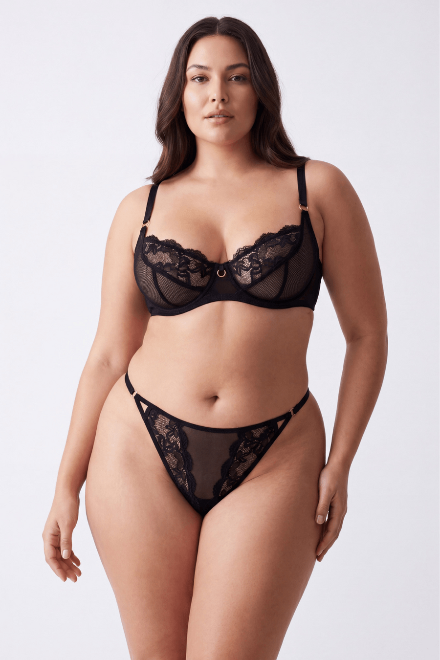 Tanga noir en dentelle avec bijou losanges dorés – Be Lily Panties | Voyage Sensuel