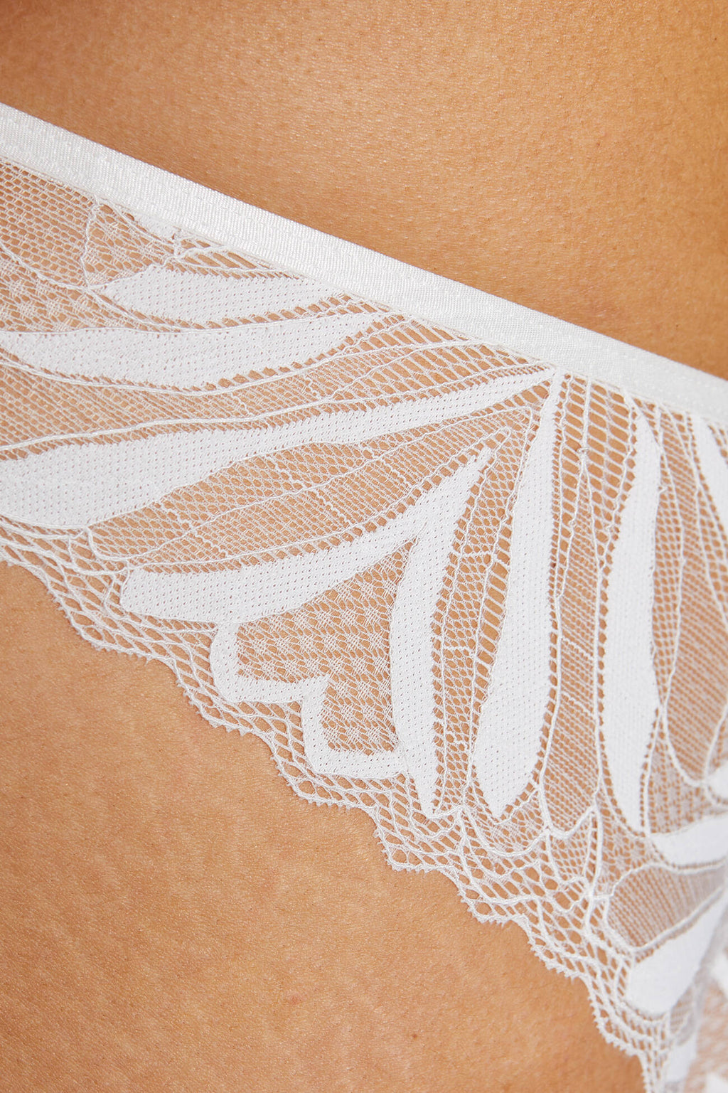 String brésilien crème Éclipse